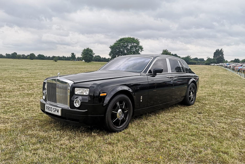 Rolls-Royce-Phantom-side
